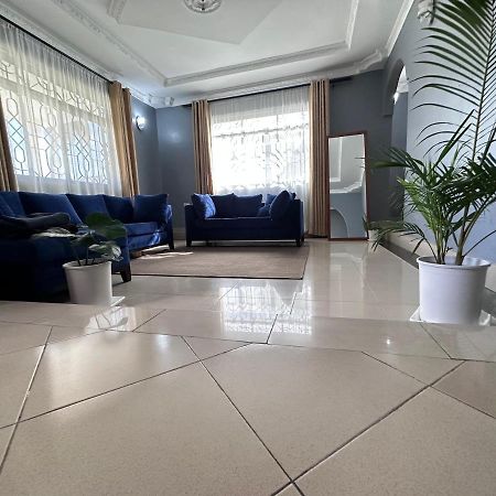 Sally'S Home-Near Jnia Airport ดาร์เอสซาลาม ภายนอก รูปภาพ